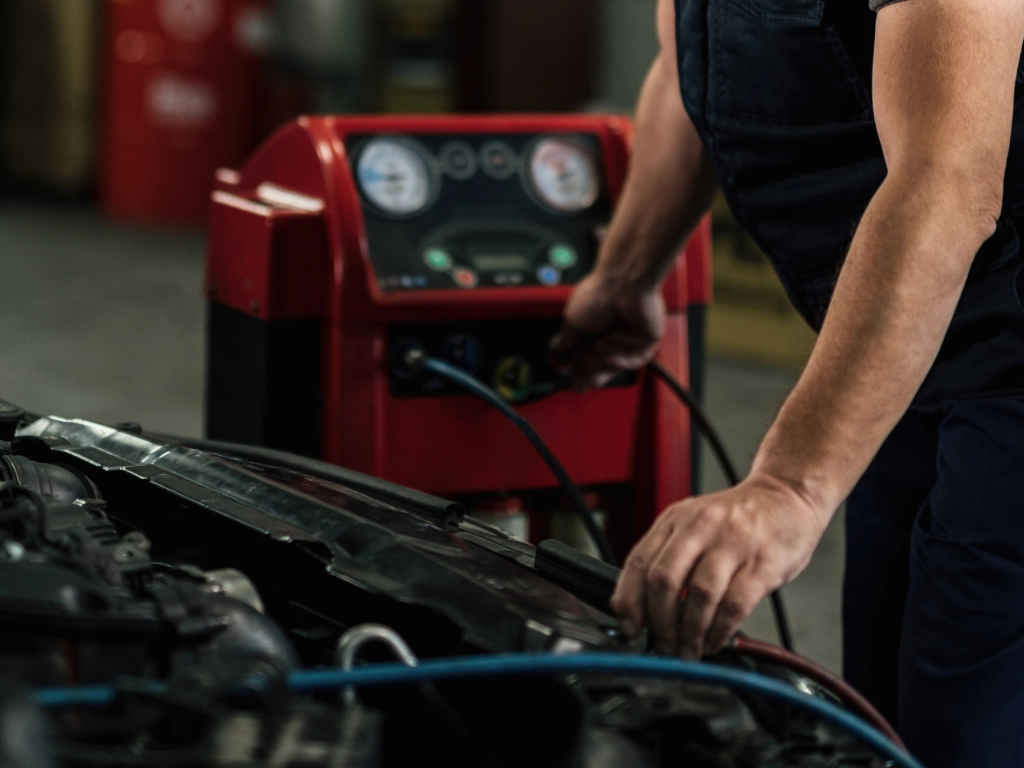 Serwis klimatyzacji samochodowej w Bosch Service Lubliniec – napełnianie czynnikiem chłodniczym